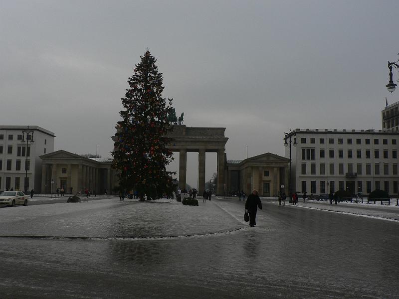 Berlin.jpg - Tout le monde connaît : la porte de Brandebourg....