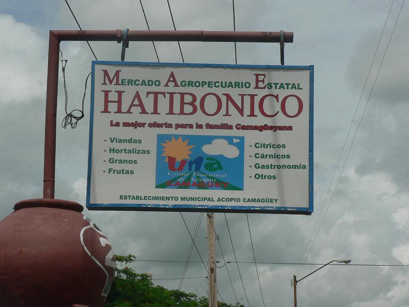 2010_Cuba-5-Camaguey_13.JPG - Nous arrivons au marché...