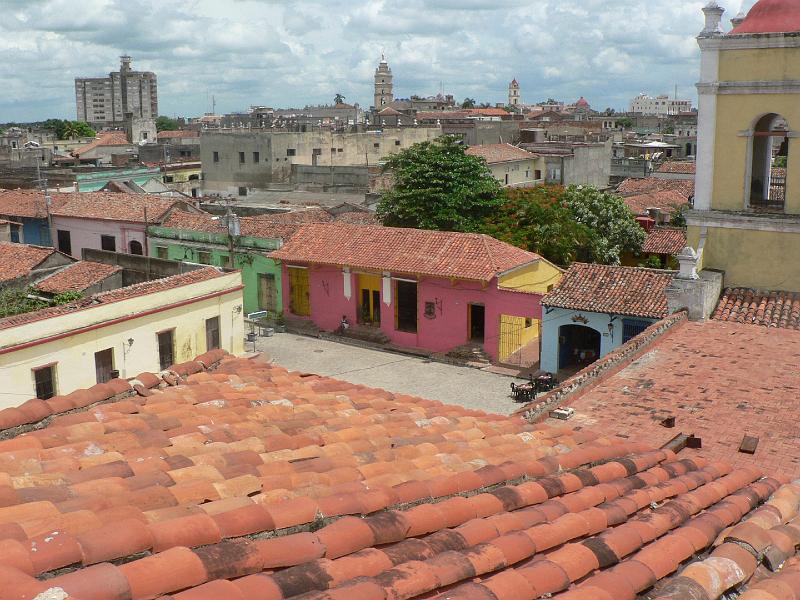 2010_Cuba-5-Camaguey_26.JPG - Une vue de la place San Juan de Dios.