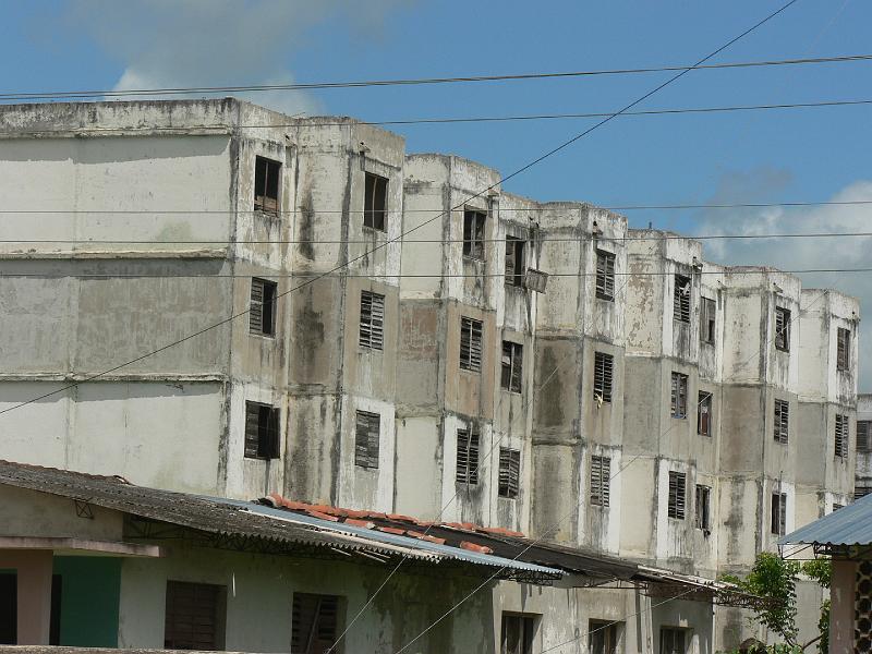 2010_Cuba-5-Ingenio_El_Oriente_06.JPG - ... pas très reluisants...