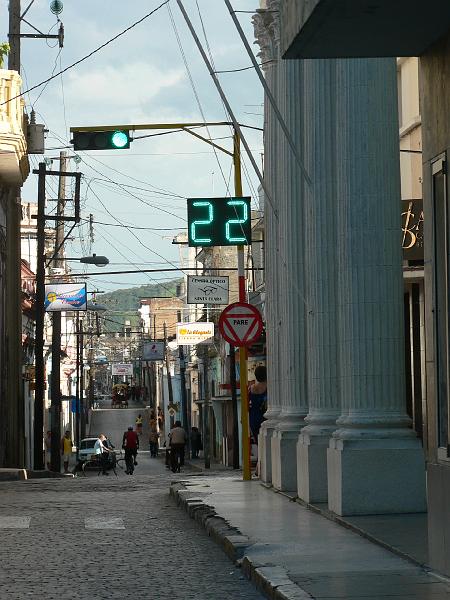 2010_Cuba-9-Santa_Clara_13.JPG - ... et Ici, feu vert pendant  22 secondes encore.