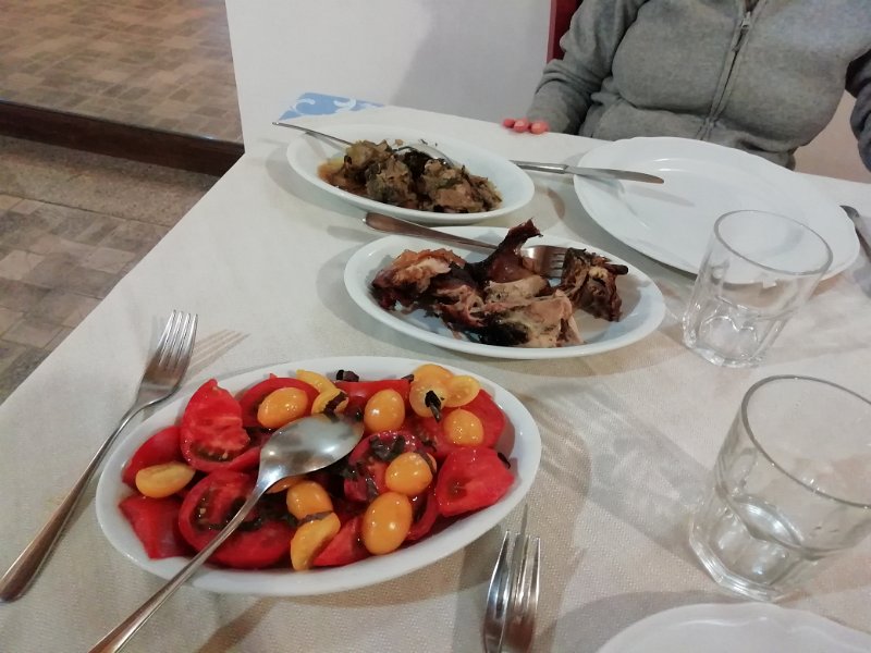 2021_SARDAIGNE-2-HEBERGEMENT ET REPAS-Martis-Agriturismo Carrucana_15-porc+agneau+tomates