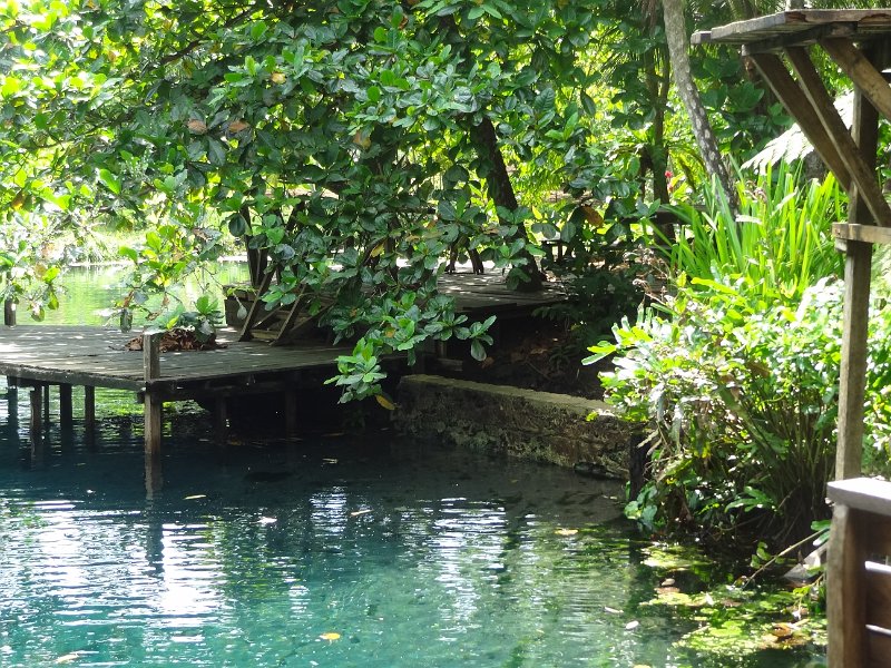 2019_Vanuatu_Santo_cote_est_trous_bleus_09