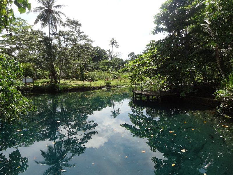 2019_Vanuatu_Santo_cote_est_trous_bleus_13
