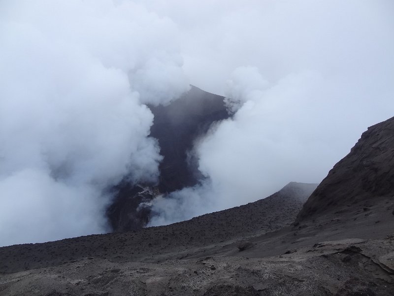 2017_Vanuatu_Tanna_volcan_Yasur_17