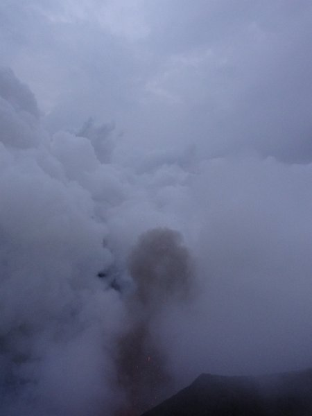 2017_Vanuatu_Tanna_volcan_Yasur_27