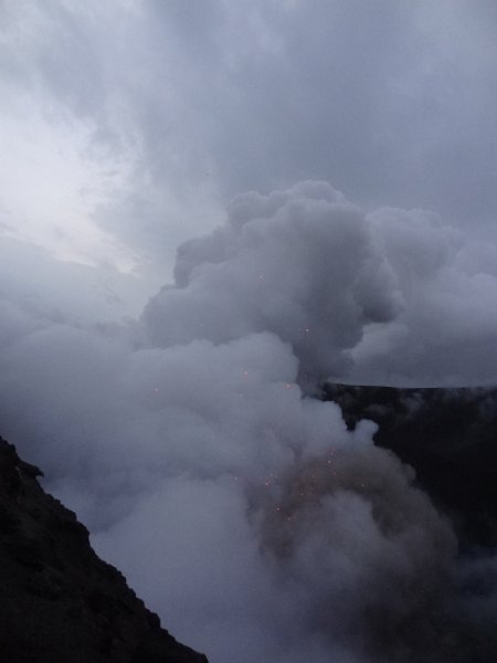 2017_Vanuatu_Tanna_volcan_Yasur_37