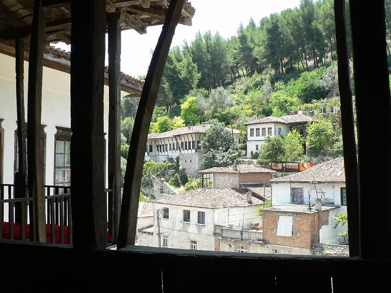 2009_Berat_35.jpg - Des vieilles maisons encore.